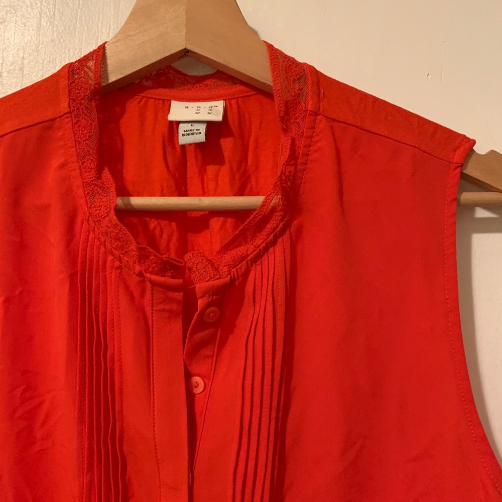a new day sleeveless red blouse - large